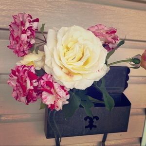 Fill your mailbox with joy! 💐